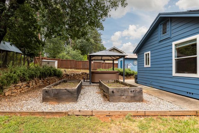 12160 Mccourtney Rd, Grass Valley, CA 95949