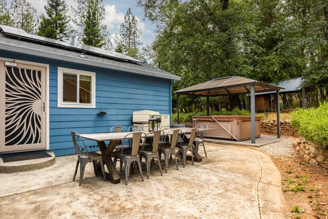 12160 Mccourtney Rd, Grass Valley, CA 95949
