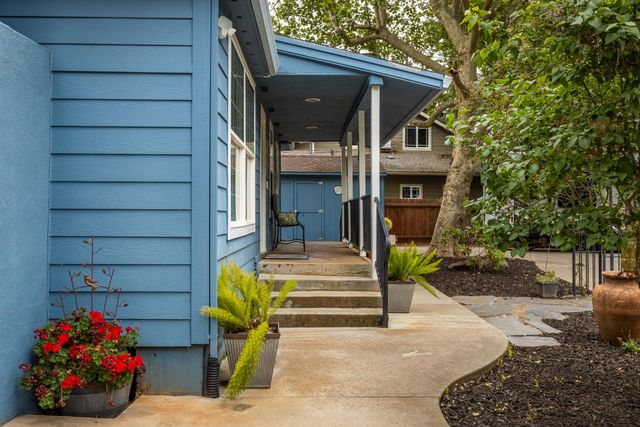 12160 Mccourtney Rd, Grass Valley, CA 95949