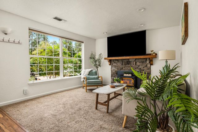12160 Mccourtney Rd, Grass Valley, CA 95949