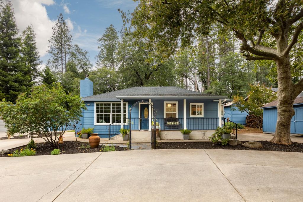 12160 Mccourtney Rd, Grass Valley, CA 95949