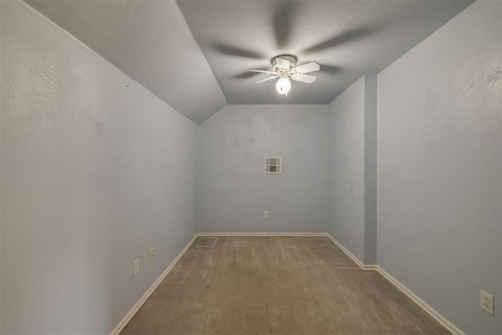Image 33 of property listing at 18016 San Mateo Court, Oklahoma City, OK 73012