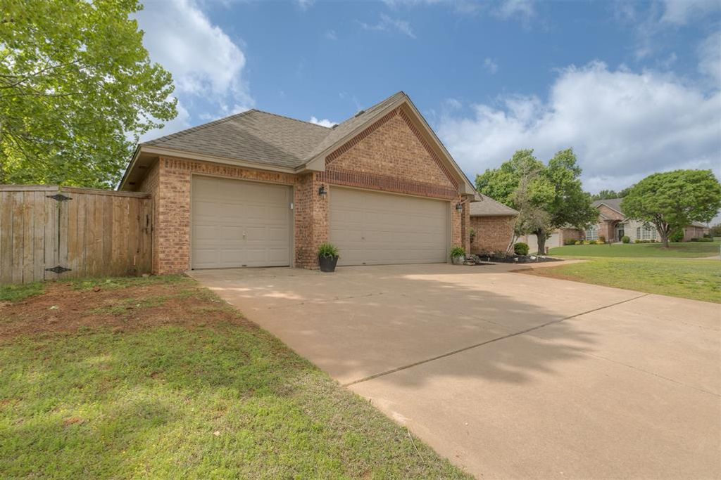 Image 37 of property listing at 18016 San Mateo Court, Oklahoma City, OK 73012