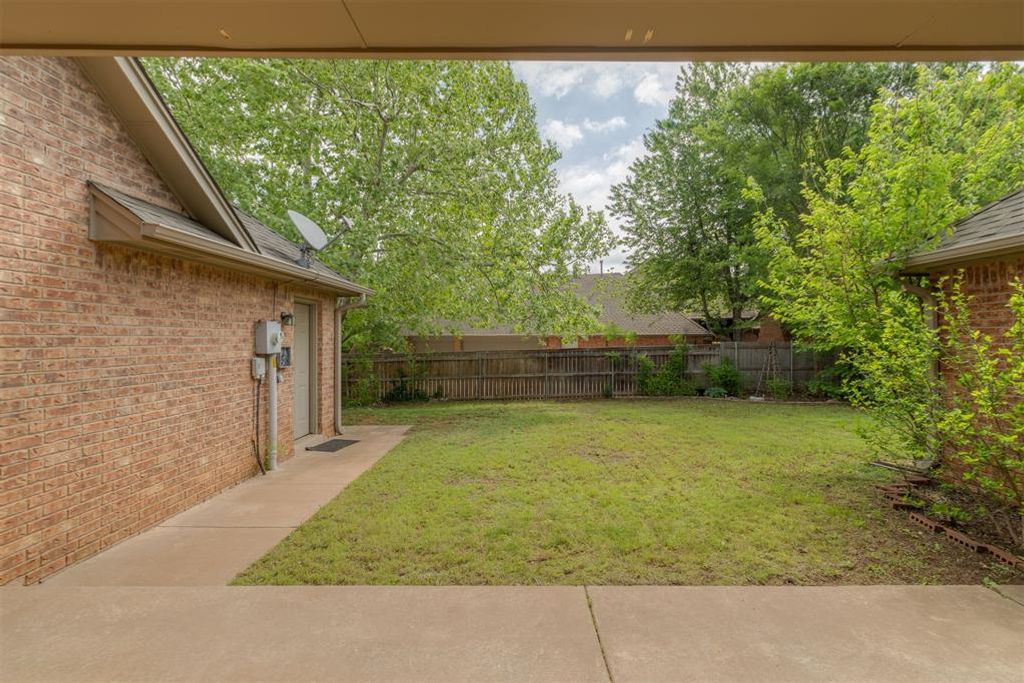 Image 39 of property listing at 18016 San Mateo Court, Oklahoma City, OK 73012