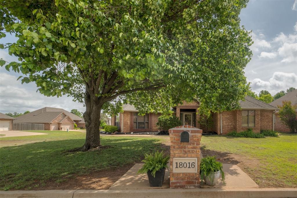 Image 43 of property listing at 18016 San Mateo Court, Oklahoma City, OK 73012