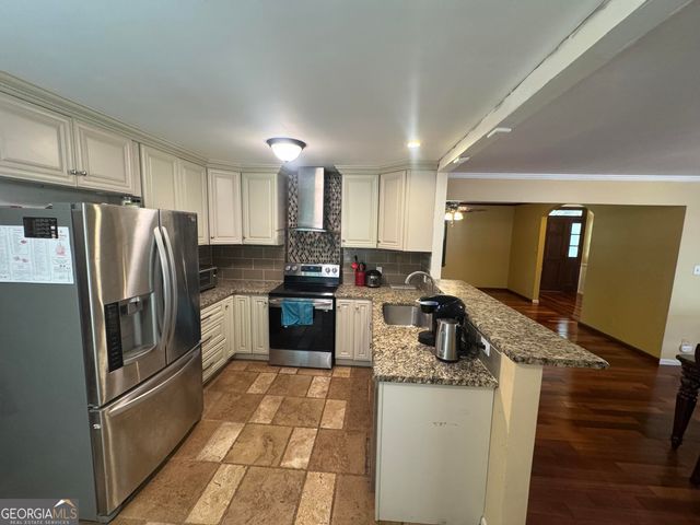 201 Loraine Woods Drive, Macon, GA 31210