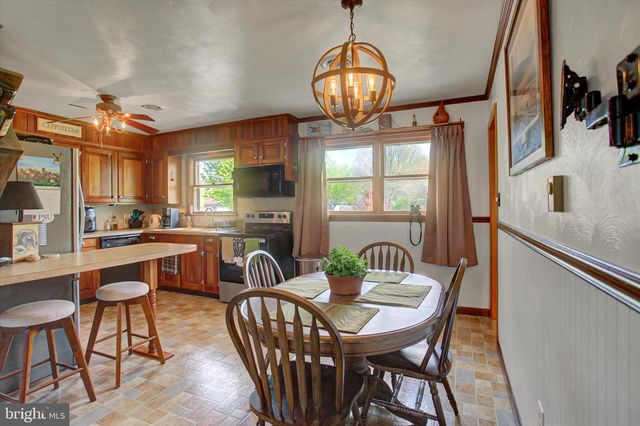 1561 LAKE SHORE DR, Chambersburg, PA 17202