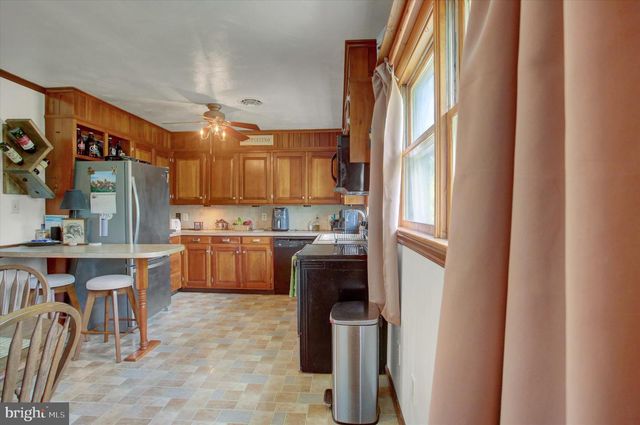 1561 LAKE SHORE DR, Chambersburg, PA 17202