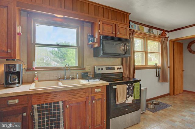 1561 LAKE SHORE DR, Chambersburg, PA 17202