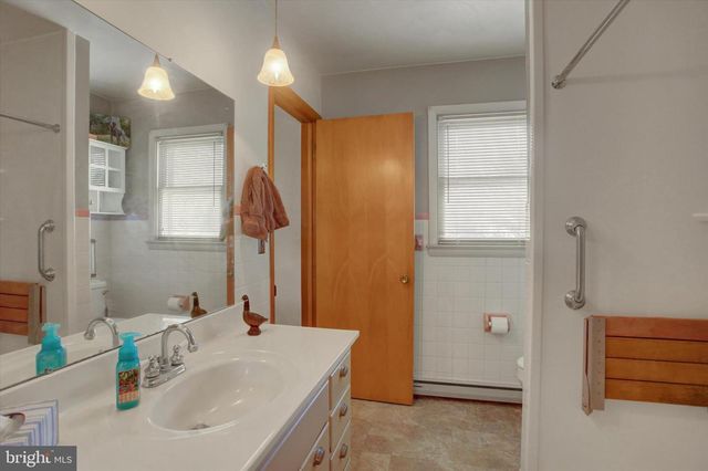 1561 LAKE SHORE DR, Chambersburg, PA 17202