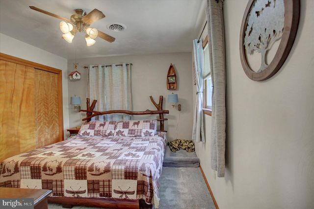 1561 LAKE SHORE DR, Chambersburg, PA 17202