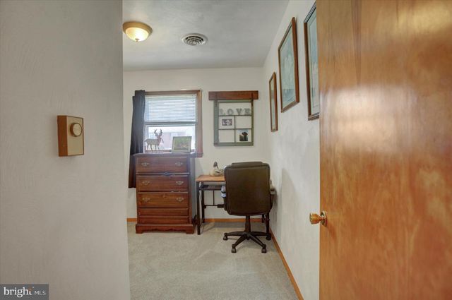 1561 LAKE SHORE DR, Chambersburg, PA 17202