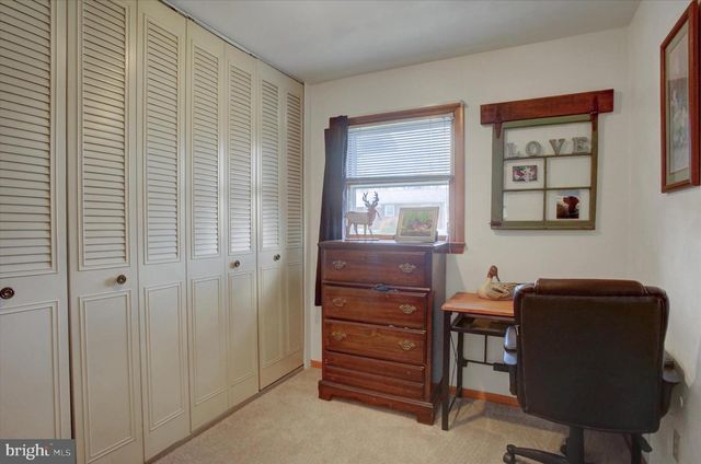 1561 LAKE SHORE DR, Chambersburg, PA 17202