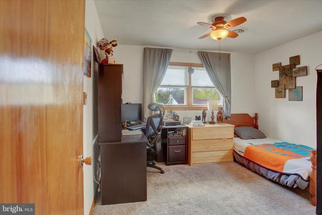 1561 LAKE SHORE DR, Chambersburg, PA 17202