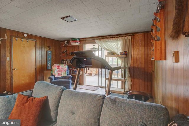 1561 LAKE SHORE DR, Chambersburg, PA 17202