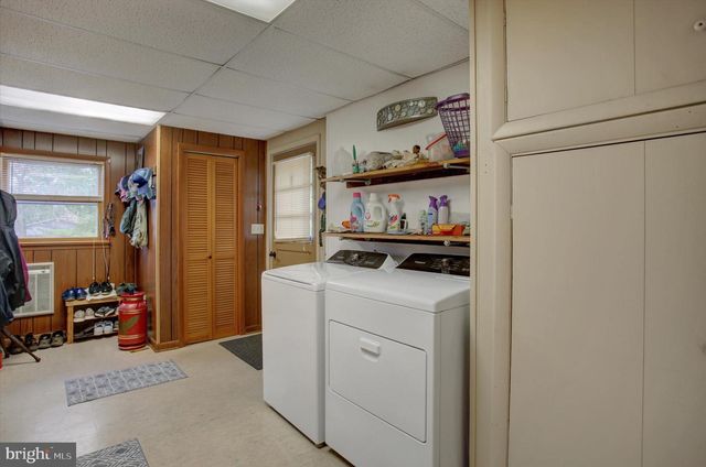 1561 LAKE SHORE DR, Chambersburg, PA 17202