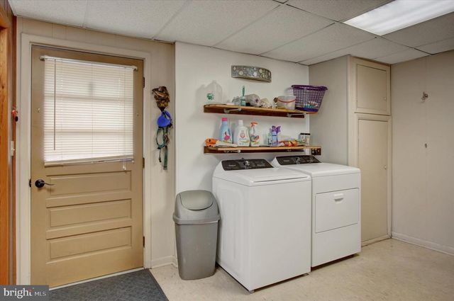 1561 LAKE SHORE DR, Chambersburg, PA 17202