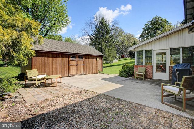 1561 LAKE SHORE DR, Chambersburg, PA 17202