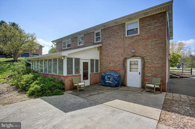 1561 LAKE SHORE DR, Chambersburg, PA 17202