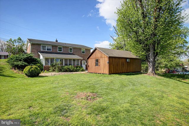 1561 LAKE SHORE DR, Chambersburg, PA 17202