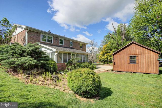 1561 LAKE SHORE DR, Chambersburg, PA 17202