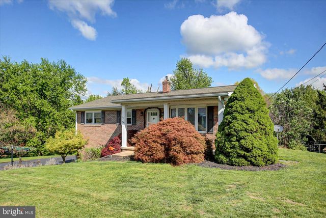 1561 LAKE SHORE DR, Chambersburg, PA 17202