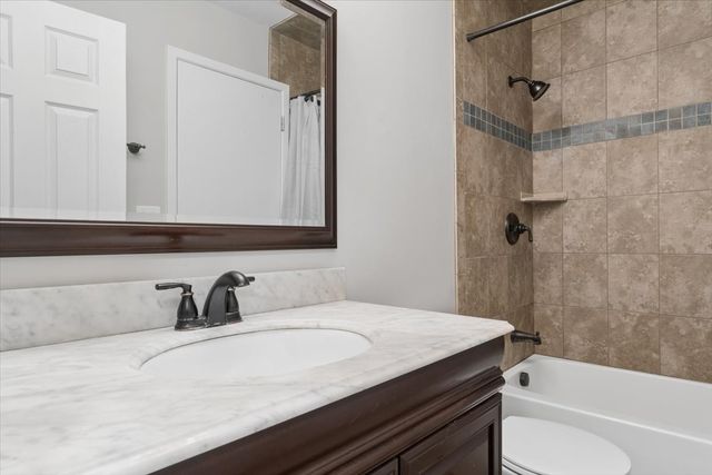 6227 Trinity Drive 2-B, Lisle, IL 60532