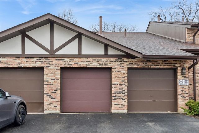 6227 Trinity Drive 2-B, Lisle, IL 60532