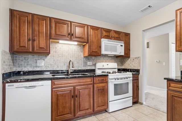 6227 Trinity Drive 2-B, Lisle, IL 60532