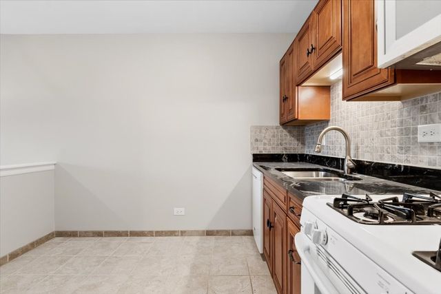 6227 Trinity Drive 2-B, Lisle, IL 60532