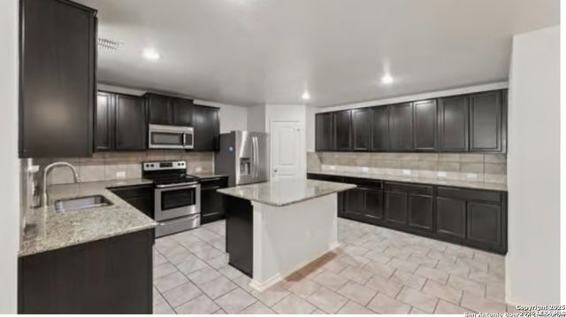 11711 Indian Camp, San Antonio, TX 78245