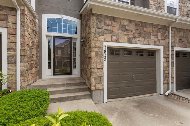 7835 W 158 Court, Overland Park, KS 66223