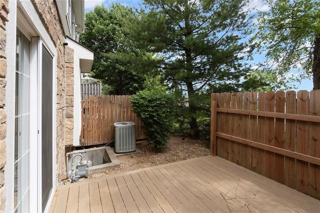 7835 W 158 Court, Overland Park, KS 66223