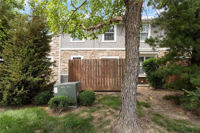 7835 W 158 Court, Overland Park, KS 66223