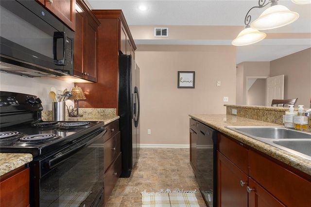 7835 W 158 Court, Overland Park, KS 66223