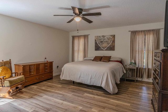 2721 Honey Bee Lane, Paragould, AR 72450