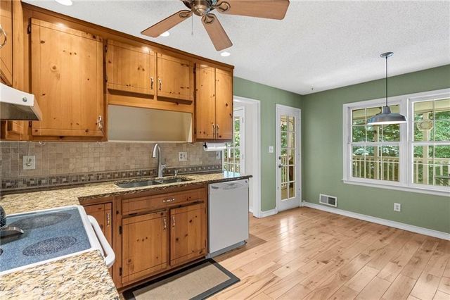 341 Westover Drive, Woodstock, GA 30188