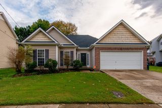 1121 Twin Circle Dr, Nashville, TN 37217