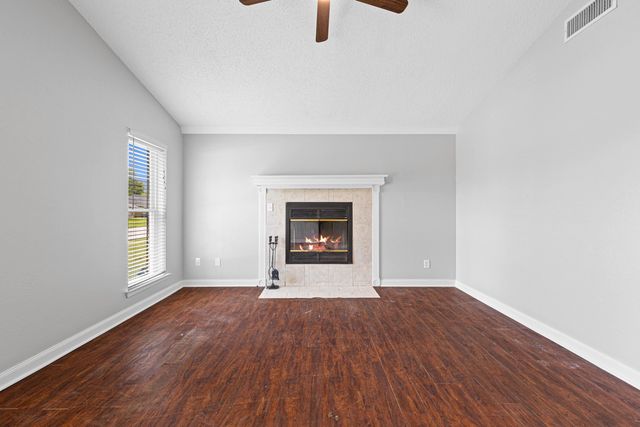 1517 Peach St, Kilgore, TX 75662