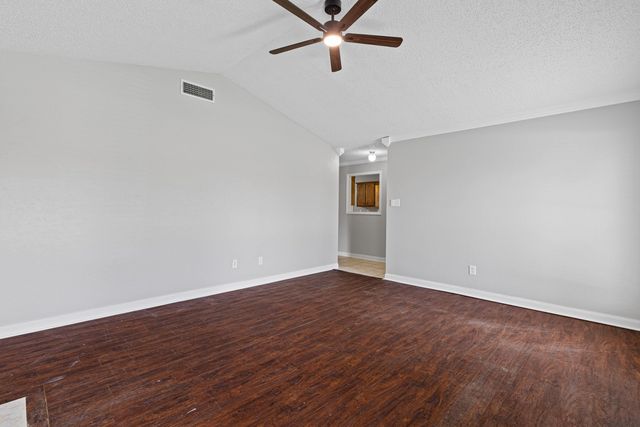 1517 Peach St, Kilgore, TX 75662