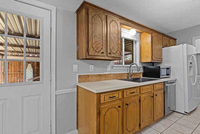 1517 Peach St, Kilgore, TX 75662
