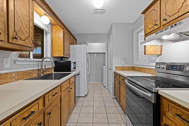 1517 Peach St, Kilgore, TX 75662