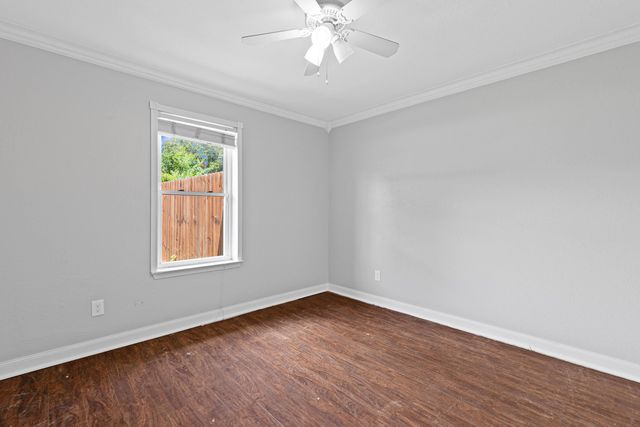 1517 Peach St, Kilgore, TX 75662