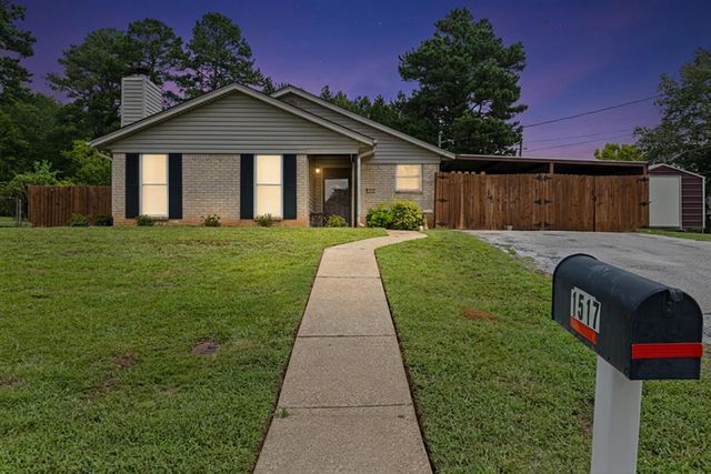 1517 Peach St, Kilgore, TX 75662