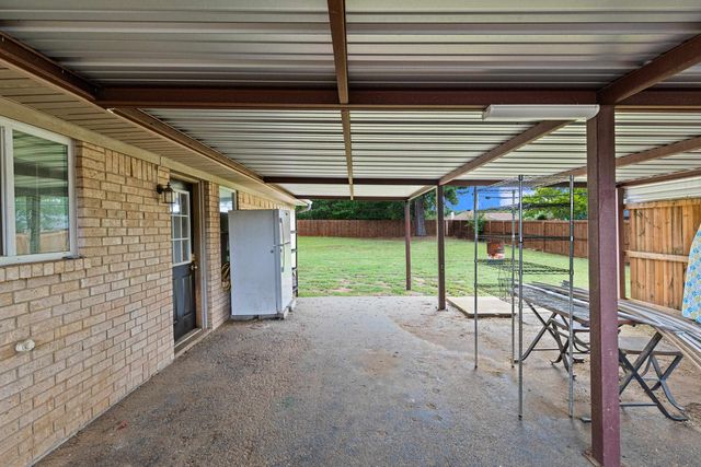 1517 Peach St, Kilgore, TX 75662