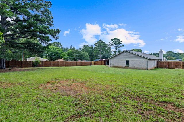 1517 Peach St, Kilgore, TX 75662