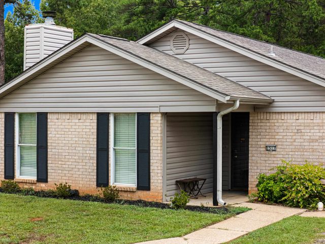 1517 Peach St, Kilgore, TX 75662