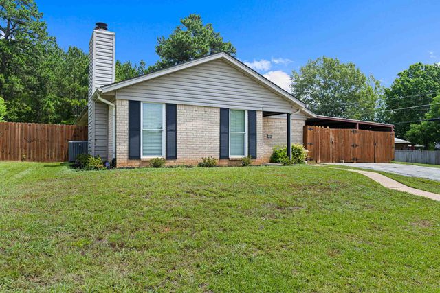 1517 Peach St, Kilgore, TX 75662