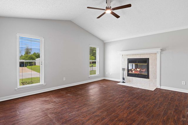 1517 Peach St, Kilgore, TX 75662