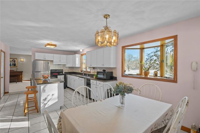 10 Arrowhead Way, Warwick, RI 02886